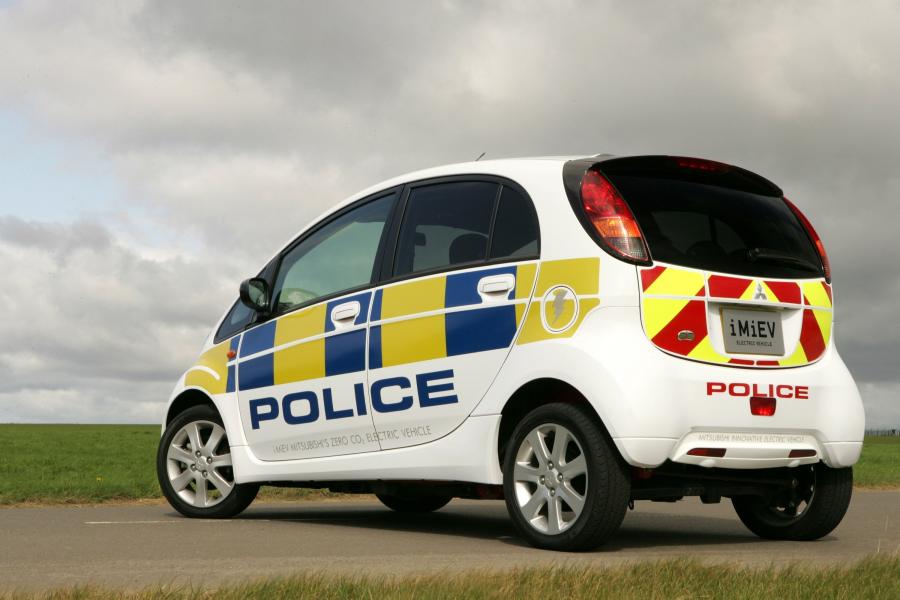  Mitsubishi i-MiEV UK Police Car 2009 года  (фото 2 из 13)